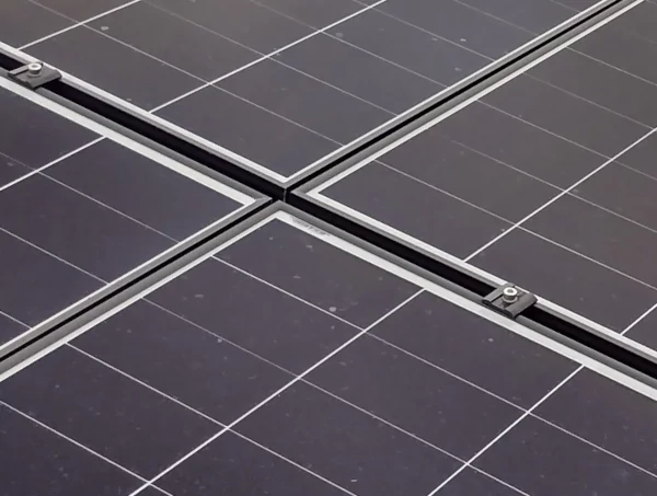 Correct spacing between solar panels showing expansion gap